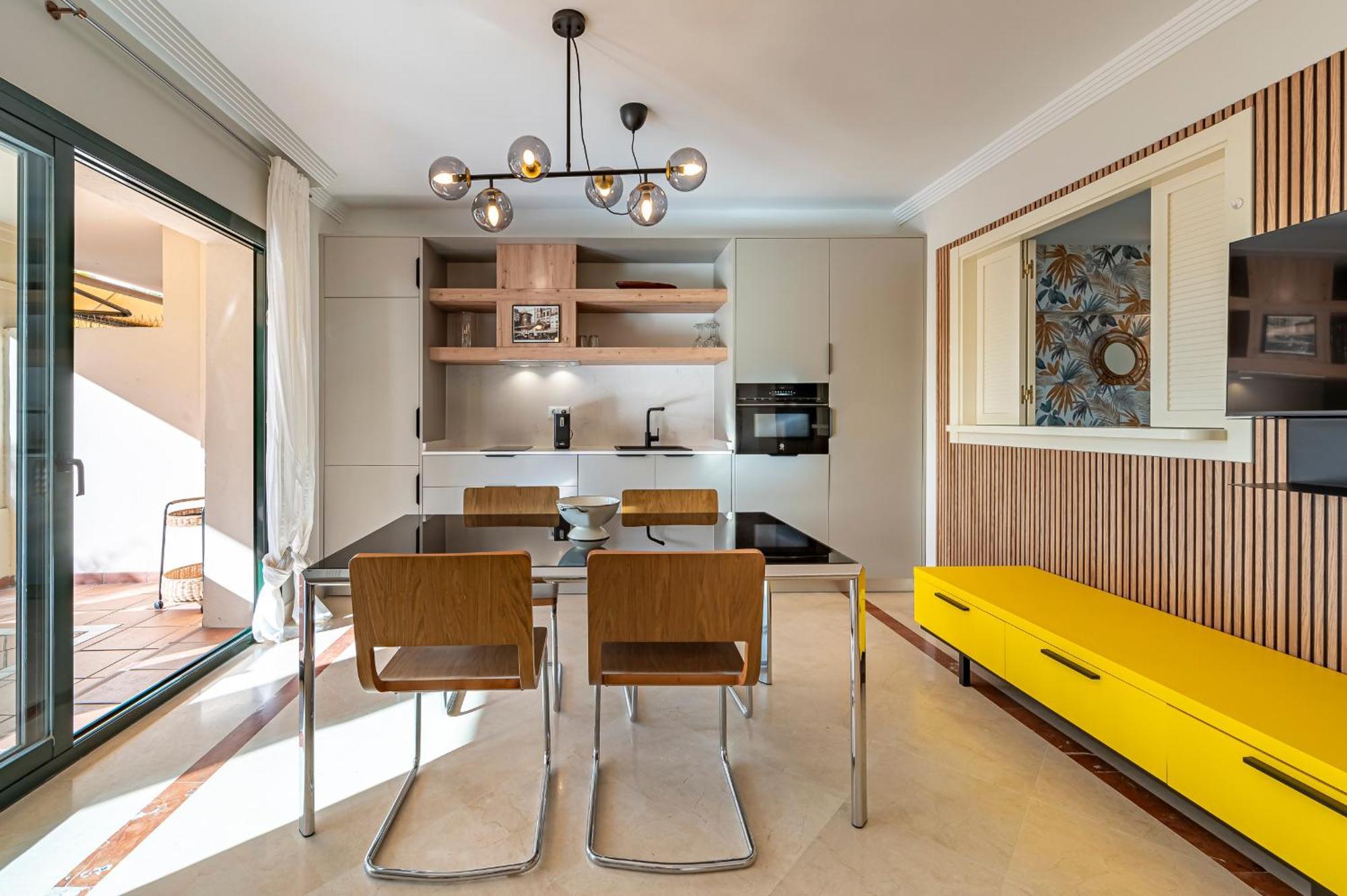 Renovated In 2024 - With Pool And Parking Apartment