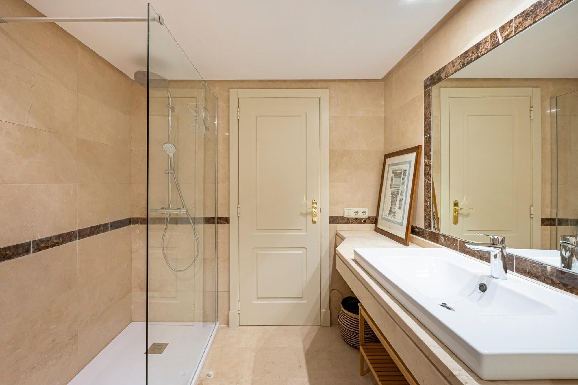 Renovated In 2024 - With Pool And Parking *