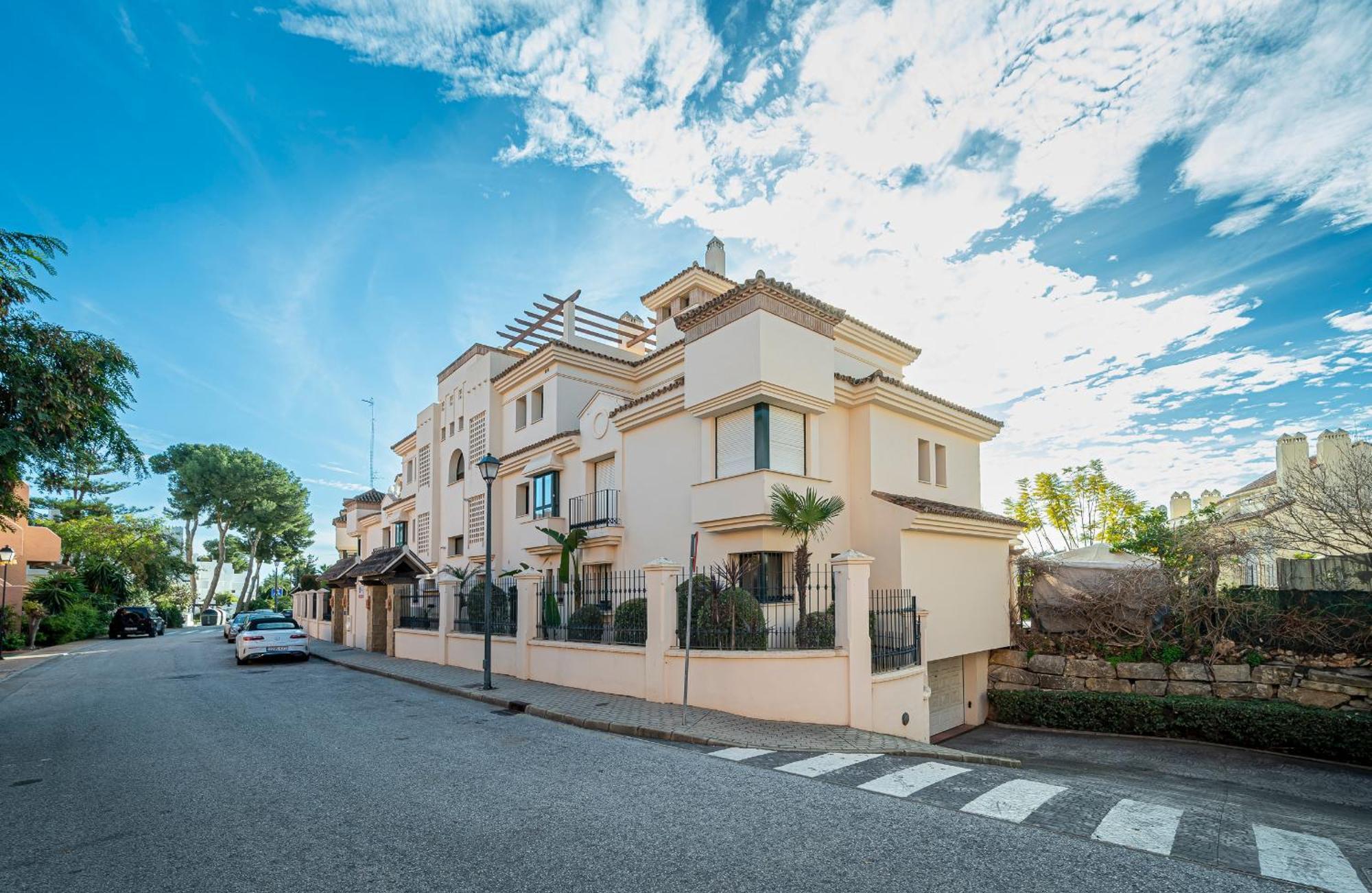 Renovated In 2024 - With Pool And Parking Apartment Marbella